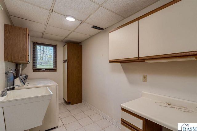 1605 Sherwood Drive, North Mankato, MN 56003