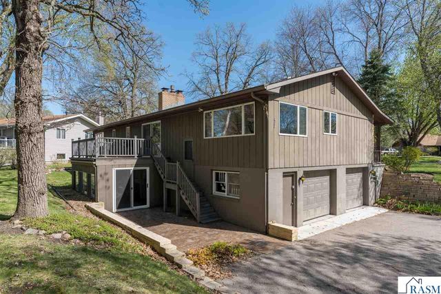 1605 Sherwood Drive, North Mankato, MN 56003