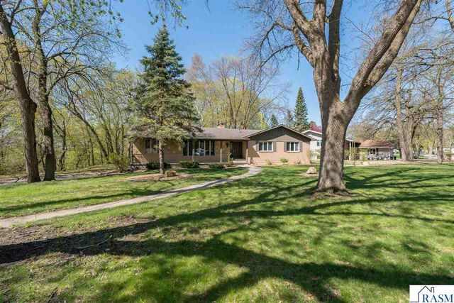 1605 Sherwood Drive, North Mankato, MN 56003