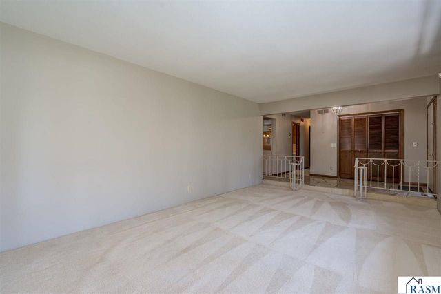 1605 Sherwood Drive, North Mankato, MN 56003