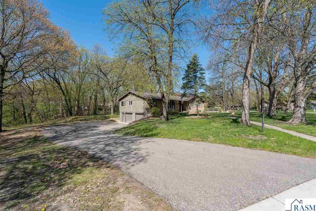 1605 Sherwood Drive, North Mankato, MN 56003