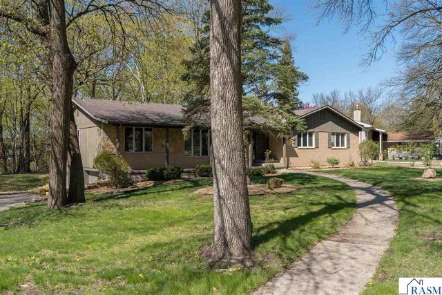 1605 Sherwood Drive, North Mankato, MN 56003