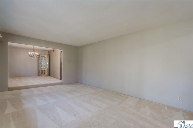 1605 Sherwood Drive, North Mankato, MN 56003