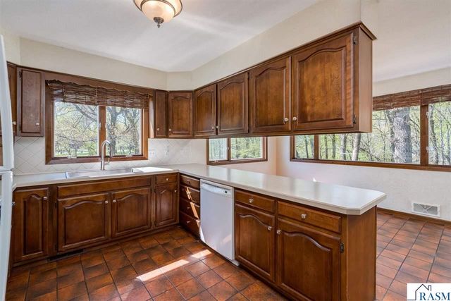 1605 Sherwood Drive, North Mankato, MN 56003