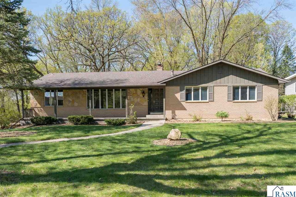 1605 Sherwood Drive, North Mankato, MN 56003