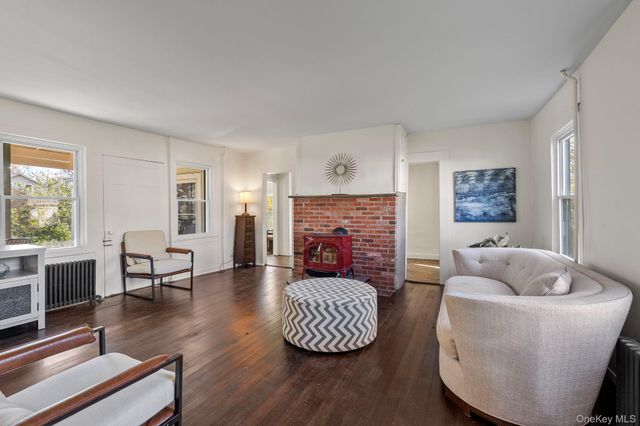 10 Albertson Street, Hyde Park, NY 12538