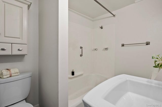 10 Albertson Street, Hyde Park, NY 12538