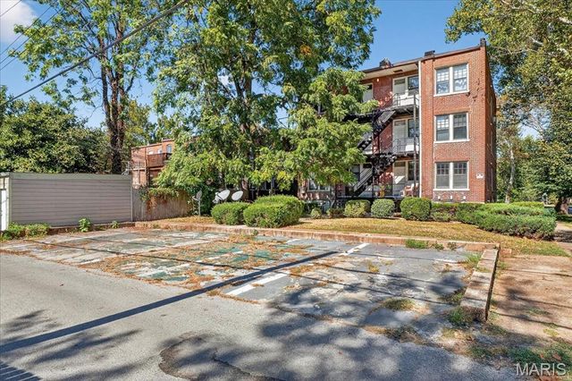 4400 Arsenal Street, St Louis, MO 63116