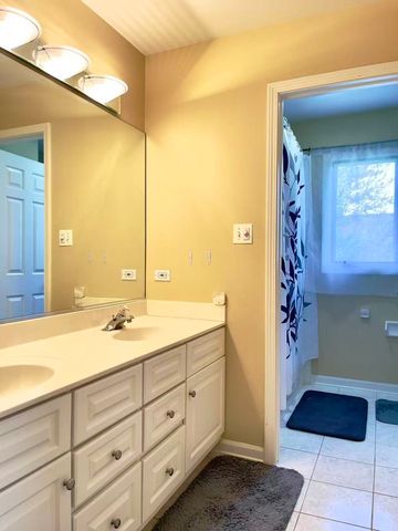 2404 Comstock Court, Naperville, IL 60564