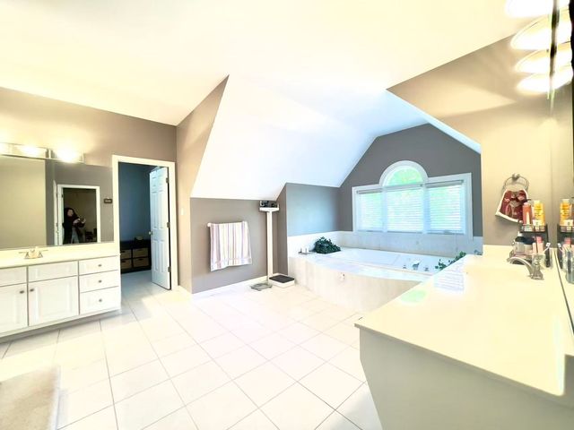 2404 Comstock Court, Naperville, IL 60564