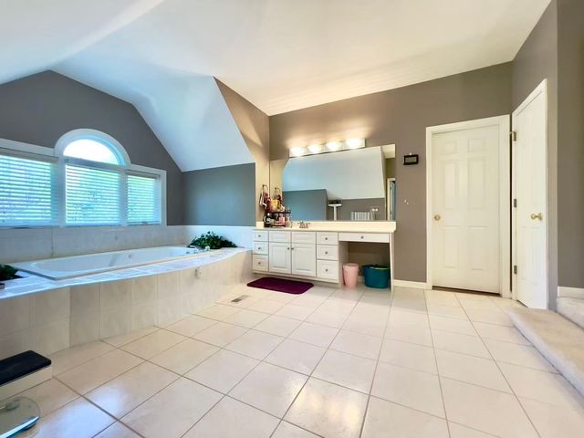2404 Comstock Court, Naperville, IL 60564