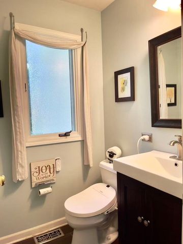 2404 Comstock Court, Naperville, IL 60564