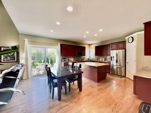 2404 Comstock Court, Naperville, IL 60564