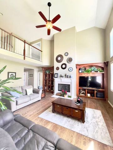 2404 Comstock Court, Naperville, IL 60564