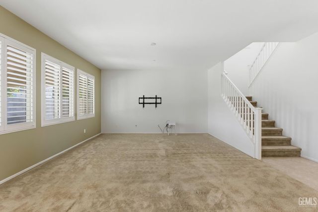 15717 La Strada Court, Bakersfield, CA 93314