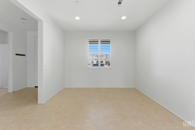 15717 La Strada Court, Bakersfield, CA 93314