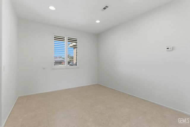 15717 La Strada Court, Bakersfield, CA 93314
