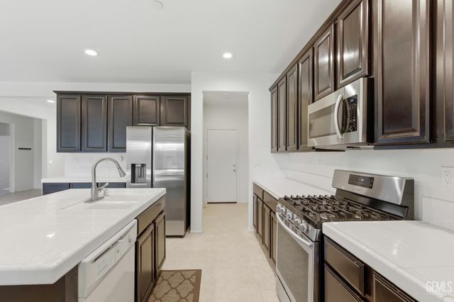 15717 La Strada Court, Bakersfield, CA 93314