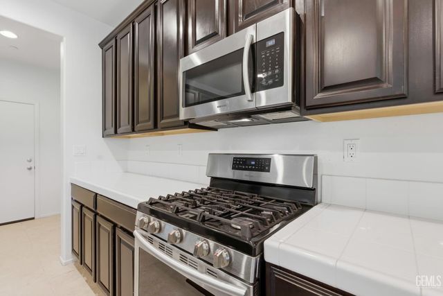 15717 La Strada Court, Bakersfield, CA 93314