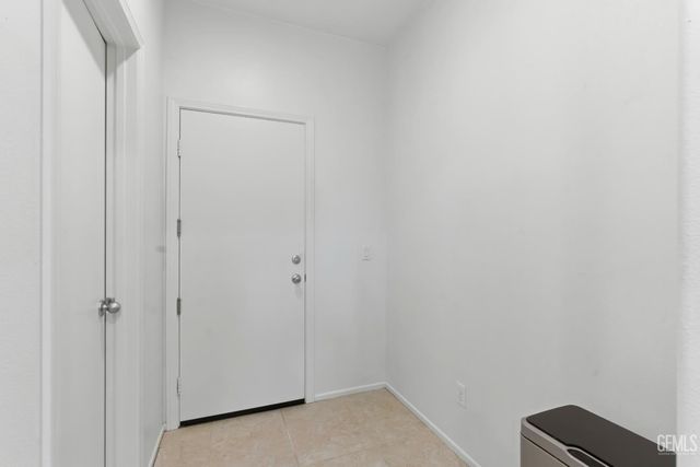 15717 La Strada Court, Bakersfield, CA 93314