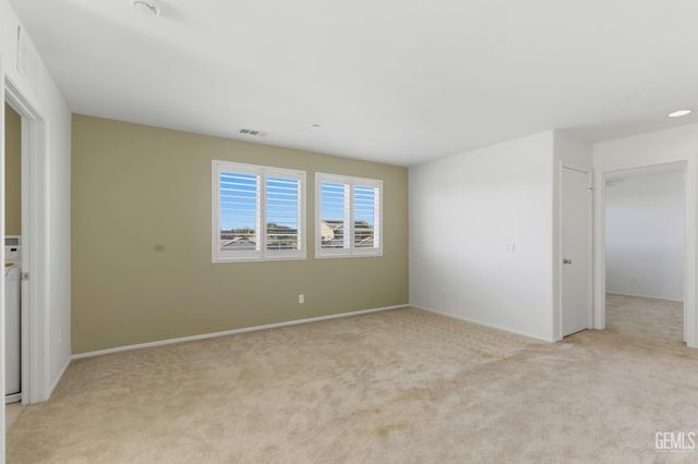 15717 La Strada Court, Bakersfield, CA 93314