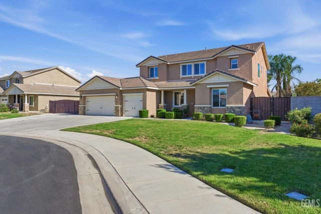 15717 La Strada Court, Bakersfield, CA 93314