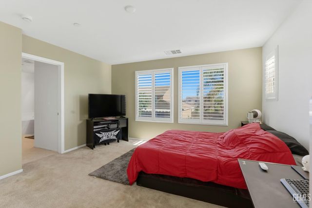 15717 La Strada Court, Bakersfield, CA 93314