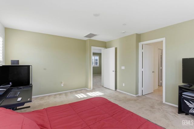 15717 La Strada Court, Bakersfield, CA 93314