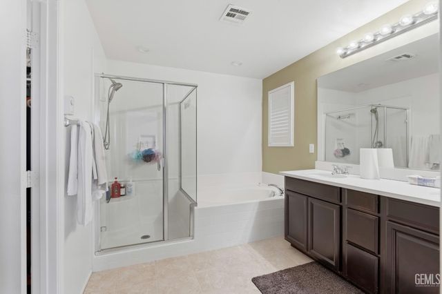 15717 La Strada Court, Bakersfield, CA 93314