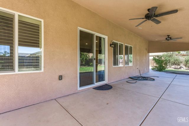 15717 La Strada Court, Bakersfield, CA 93314