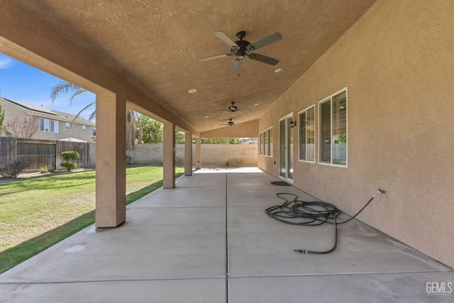 15717 La Strada Court, Bakersfield, CA 93314