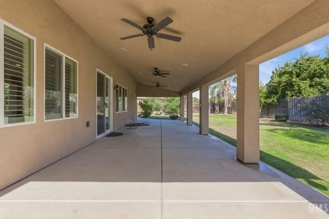 15717 La Strada Court, Bakersfield, CA 93314