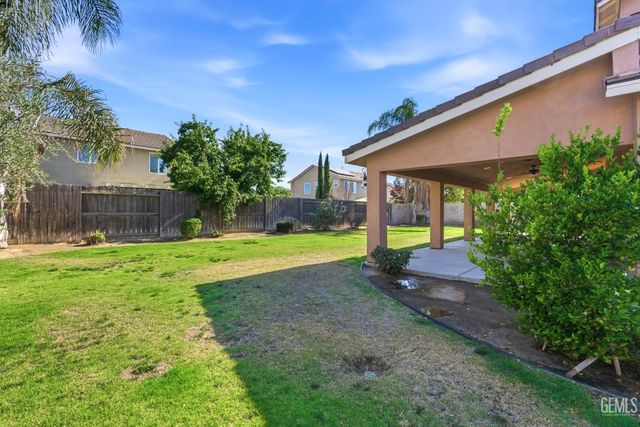 15717 La Strada Court, Bakersfield, CA 93314
