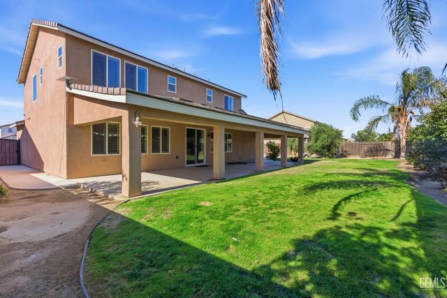 15717 La Strada Court, Bakersfield, CA 93314