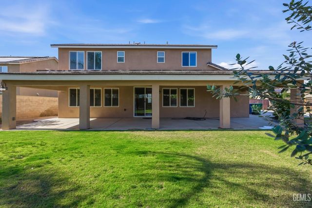 15717 La Strada Court, Bakersfield, CA 93314