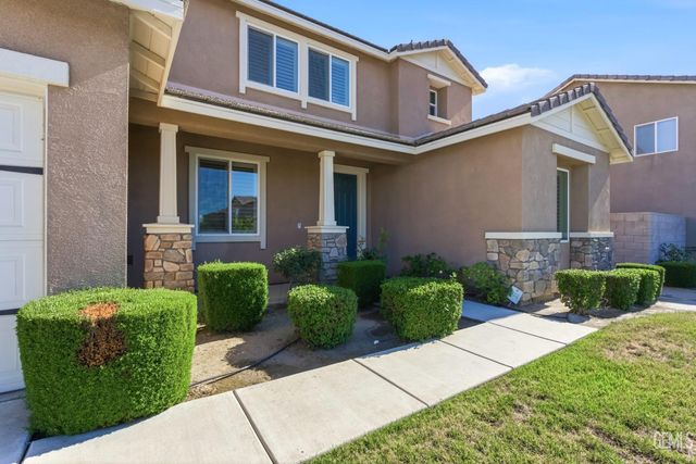 15717 La Strada Court, Bakersfield, CA 93314
