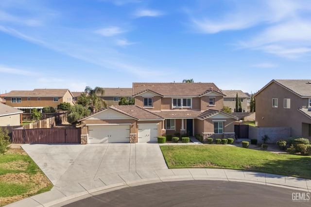 15717 La Strada Court, Bakersfield, CA 93314