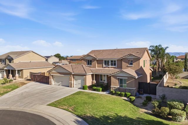 15717 La Strada Court, Bakersfield, CA 93314