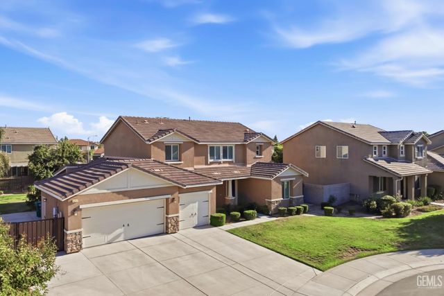 15717 La Strada Court, Bakersfield, CA 93314
