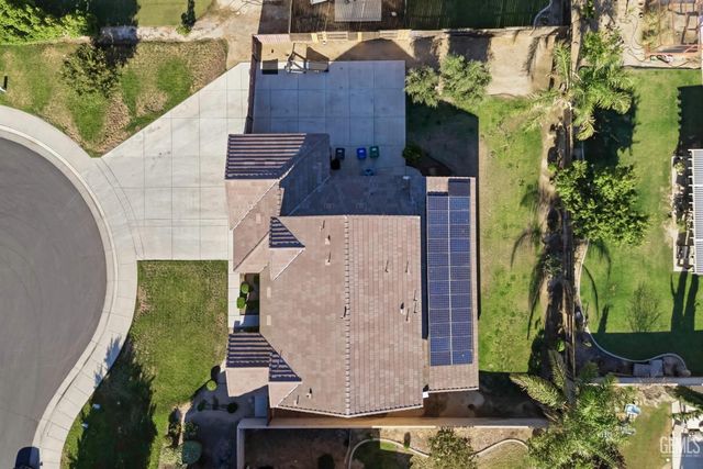 15717 La Strada Court, Bakersfield, CA 93314