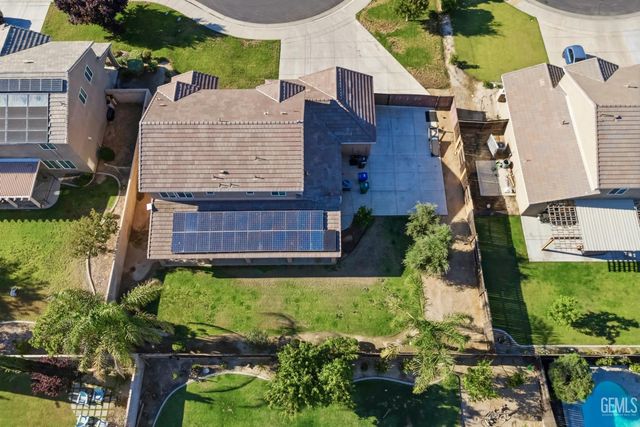 15717 La Strada Court, Bakersfield, CA 93314