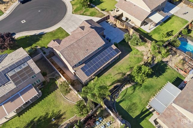 15717 La Strada Court, Bakersfield, CA 93314