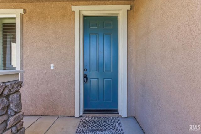 15717 La Strada Court, Bakersfield, CA 93314