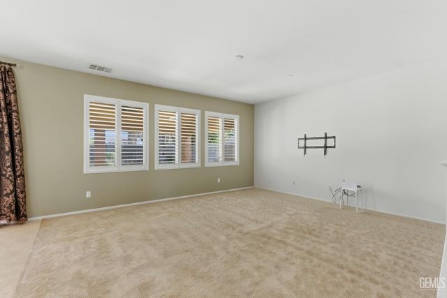 15717 La Strada Court, Bakersfield, CA 93314