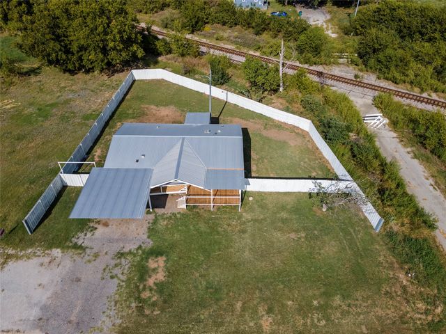 401 Barker Street, Bowie, TX 76230