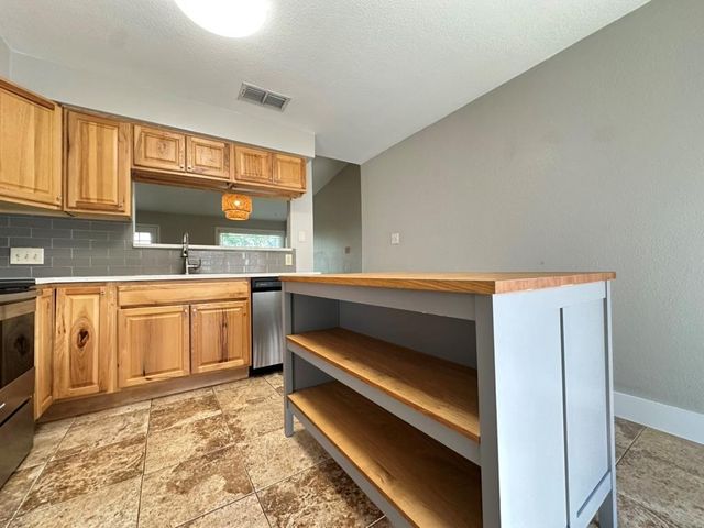 6713 West Gate BLVD A, Austin, TX 78745