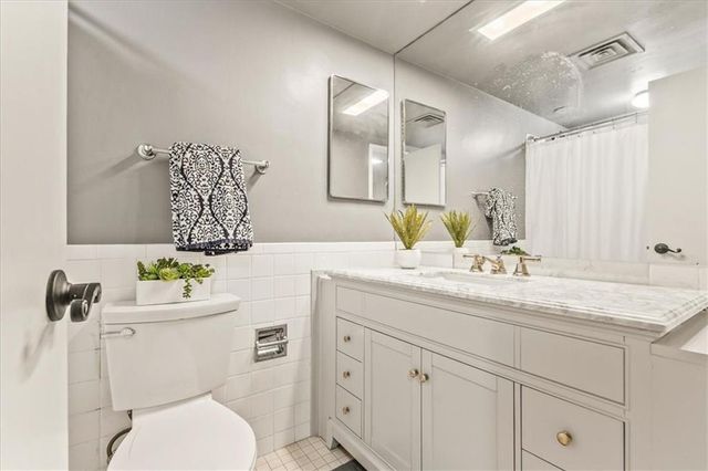 4545 Wornall Road 400, Kansas City, MO 64111