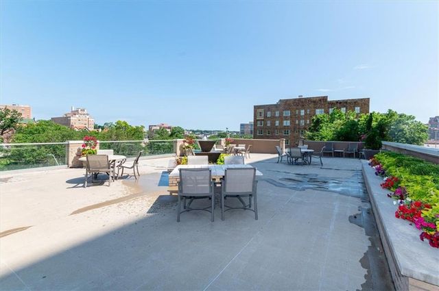 4545 Wornall Road 400, Kansas City, MO 64111