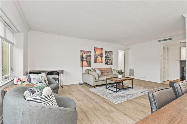 4545 Wornall Road 400, Kansas City, MO 64111