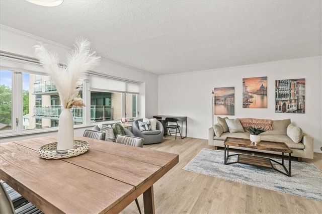 4545 Wornall Road 400, Kansas City, MO 64111
